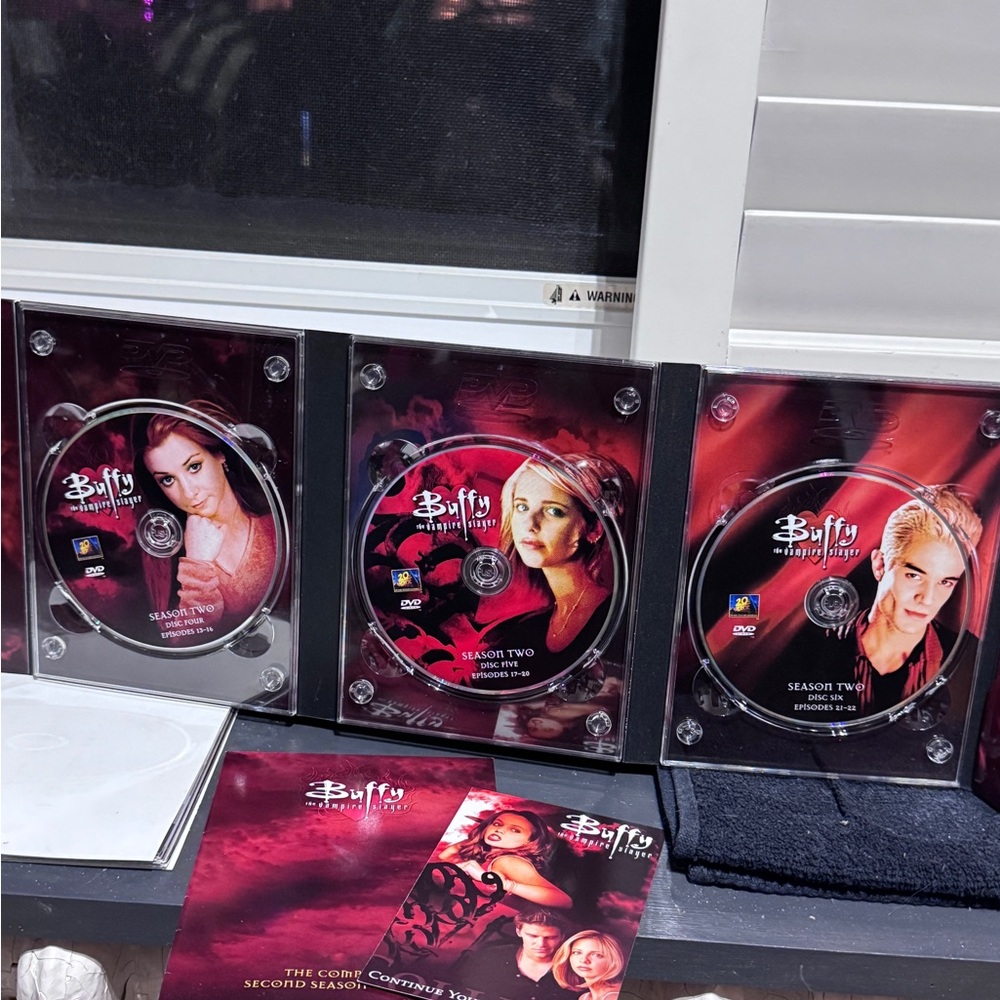 🧛‍♀️✨ HOST PICK ✨🧛‍♀️Exclusive Buffy the Vampire Slayer Ultimate Bundle ✨🧛‍♀️ - Picture 11 of 16